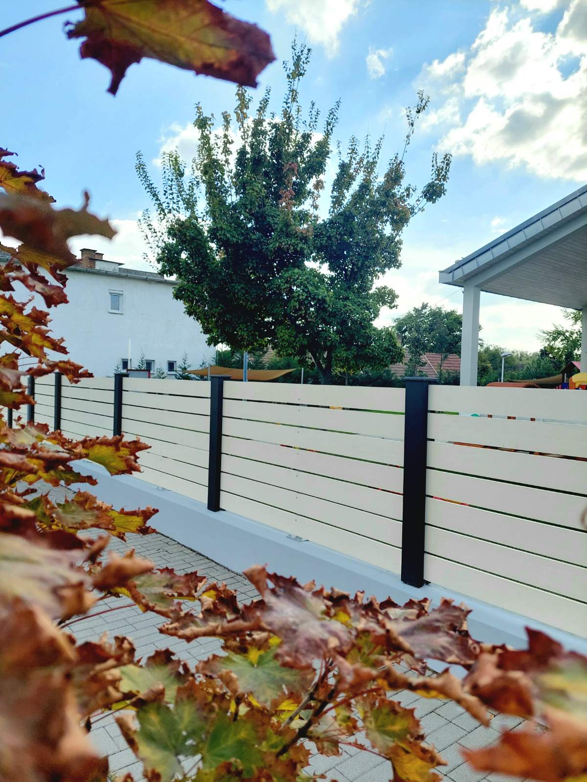 fehér wpc kerítés